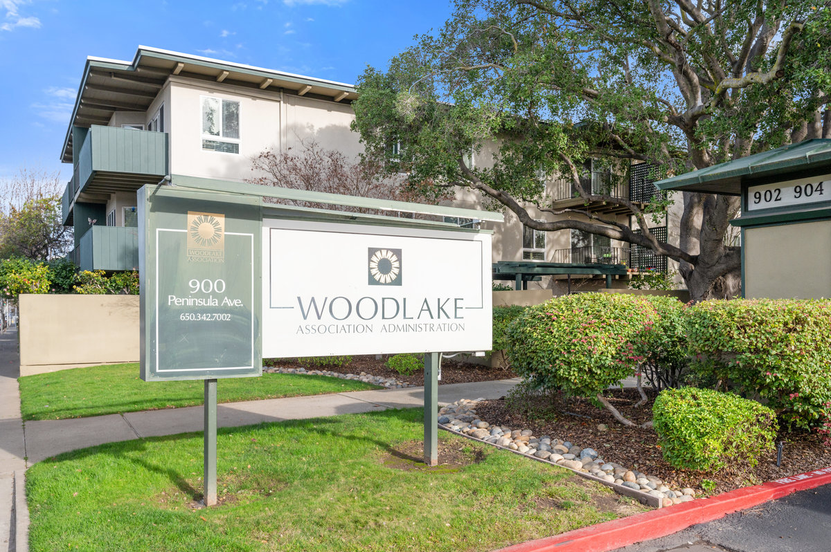 930 Peninsula #405 is a 2 bd, 2ba condo, listed by The Sharp Group, a luxury real estate group that serves Hillsborough, San Mateo, Burlingame and the Peninsula. 