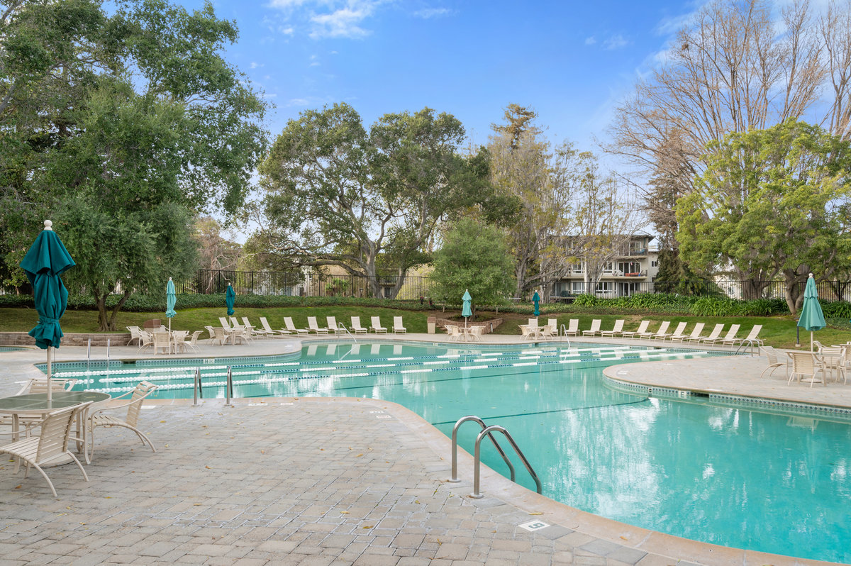 930 Peninsula #405 is a 2 bd, 2ba condo, listed by The Sharp Group, a luxury real estate group that serves Hillsborough, San Mateo, Burlingame and the Peninsula.