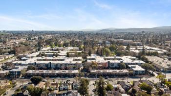 930 Peninsula #405 is a 2 bd, 2ba condo, listed by The Sharp Group, a luxury real estate group that serves Hillsborough, San Mateo, Burlingame and the Peninsula. 