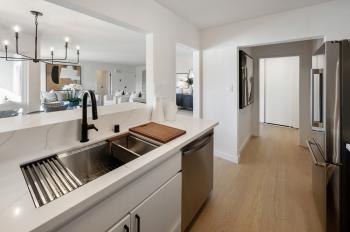 930 Peninsula #405 is a 2 bd, 2ba condo, listed by The Sharp Group, a luxury real estate group that serves Hillsborough, San Mateo, Burlingame and the Peninsula. 