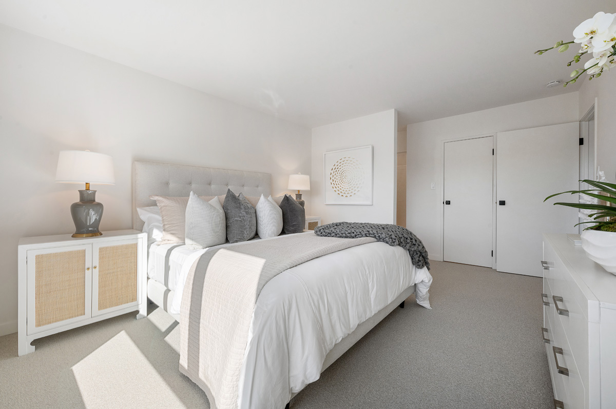 930 Peninsula #405 is a 2 bd, 2ba condo, listed by The Sharp Group, a luxury real estate group that serves Hillsborough, San Mateo, Burlingame and the Peninsula. 