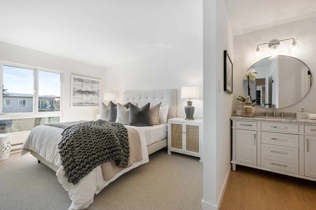 930 Peninsula #405 is a 2 bd, 2ba condo, listed by The Sharp Group, a luxury real estate group that serves Hillsborough, San Mateo, Burlingame and the Peninsula.