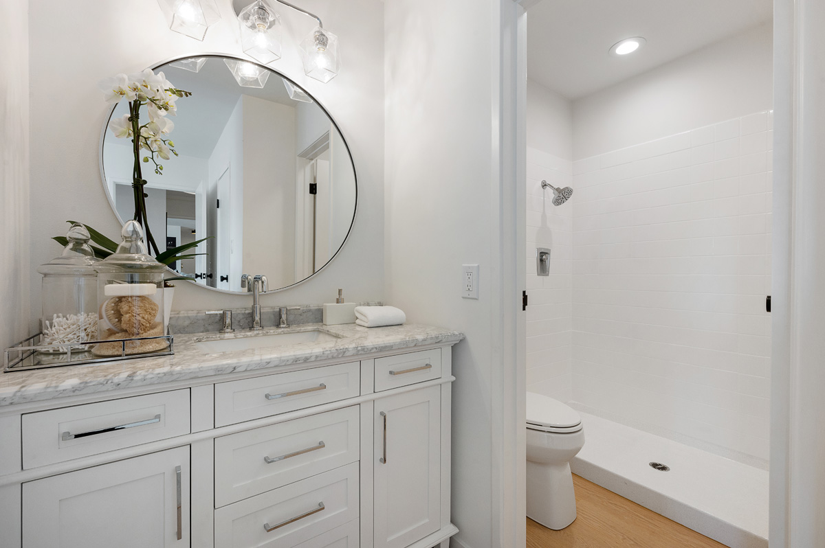 930 Peninsula #405 is a 2 bd, 2ba condo, listed by The Sharp Group, a luxury real estate group that serves Hillsborough, San Mateo, Burlingame and the Peninsula.