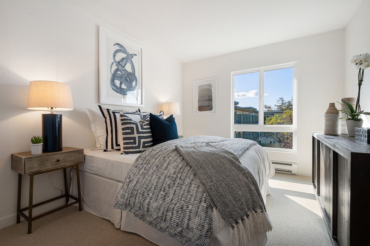 930 Peninsula #405 is a 2 bd, 2ba condo, listed by The Sharp Group, a luxury real estate group that serves Hillsborough, San Mateo, Burlingame and the Peninsula.