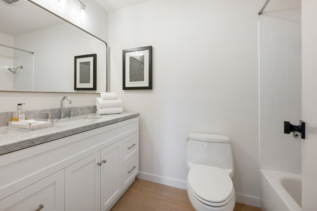 930 Peninsula #405 is a 2 bd, 2ba condo, listed by The Sharp Group, a luxury real estate group that serves Hillsborough, San Mateo, Burlingame and the Peninsula.