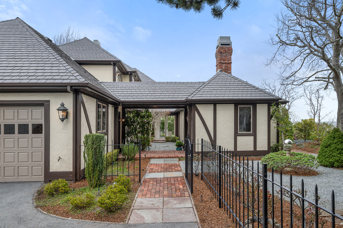 2960 Privet Drive is an estate property in the hills of Hillsborough, California