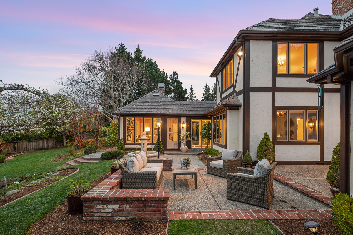 2960 Privet Drive is an estate property in the hills of Hillsborough, California