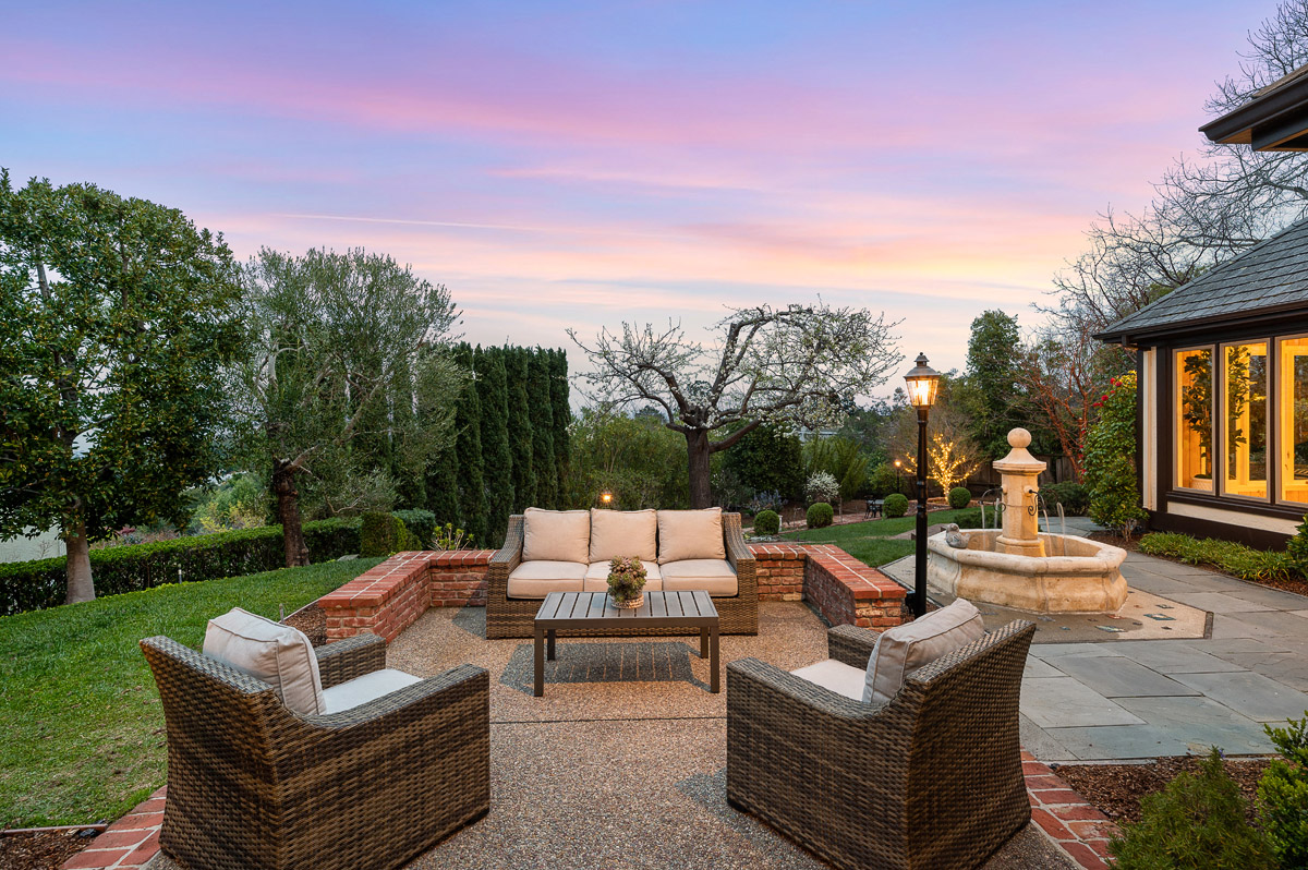 2960 Privet Drive is an estate property in the hills of Hillsborough, California