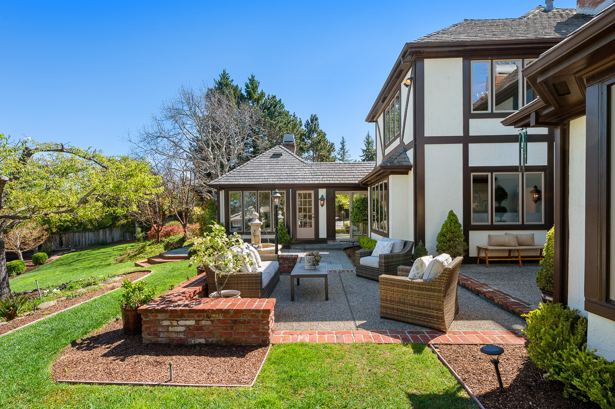 2960 Privet Drive is an estate property in the hills of Hillsborough, California