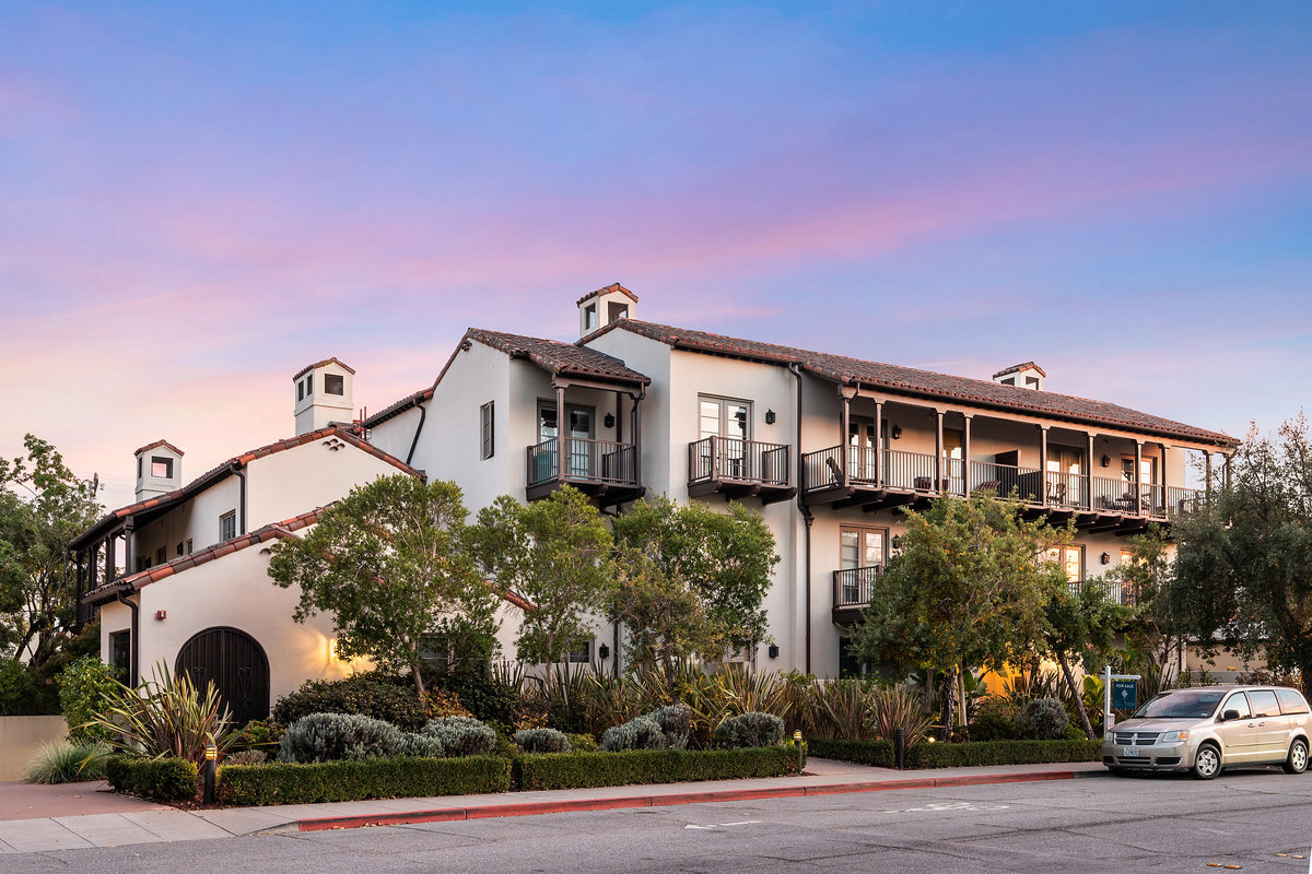 141 West 3rd Avenue is an immaculate 1 bedroom condo in the heart of San Mateo's Baywood Neighborhood